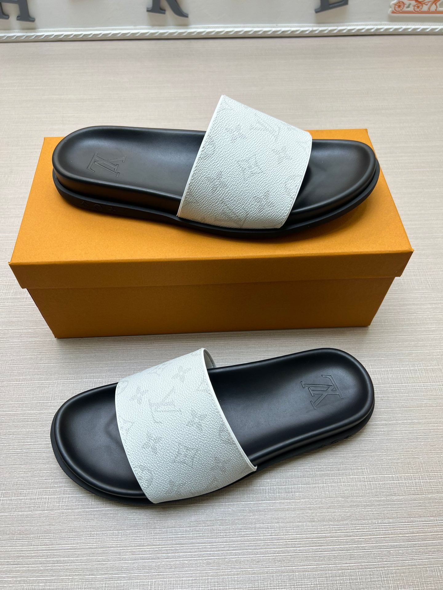 54E58Z   fashion  slippers