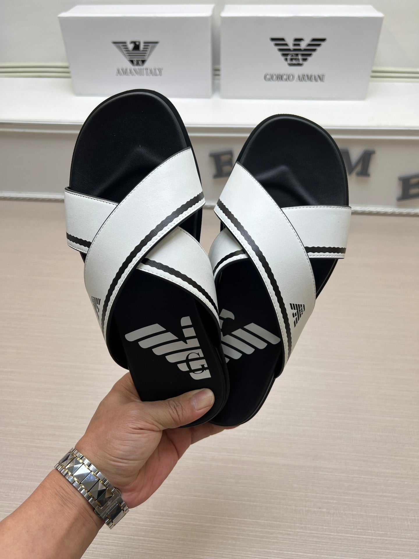 54A103Z    fashion   slippers