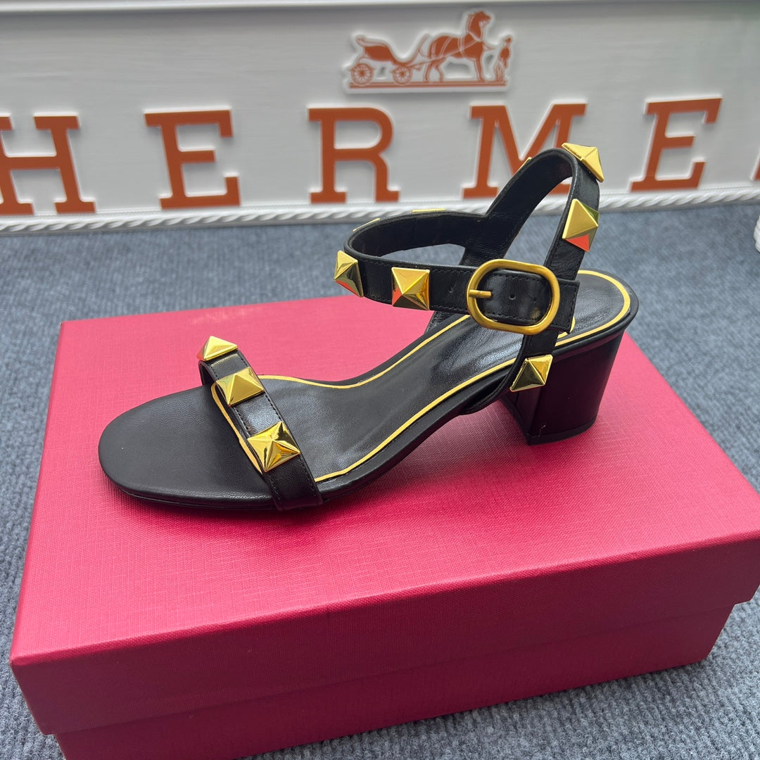 1: 1 High quality leather sandals 5YVL64Z