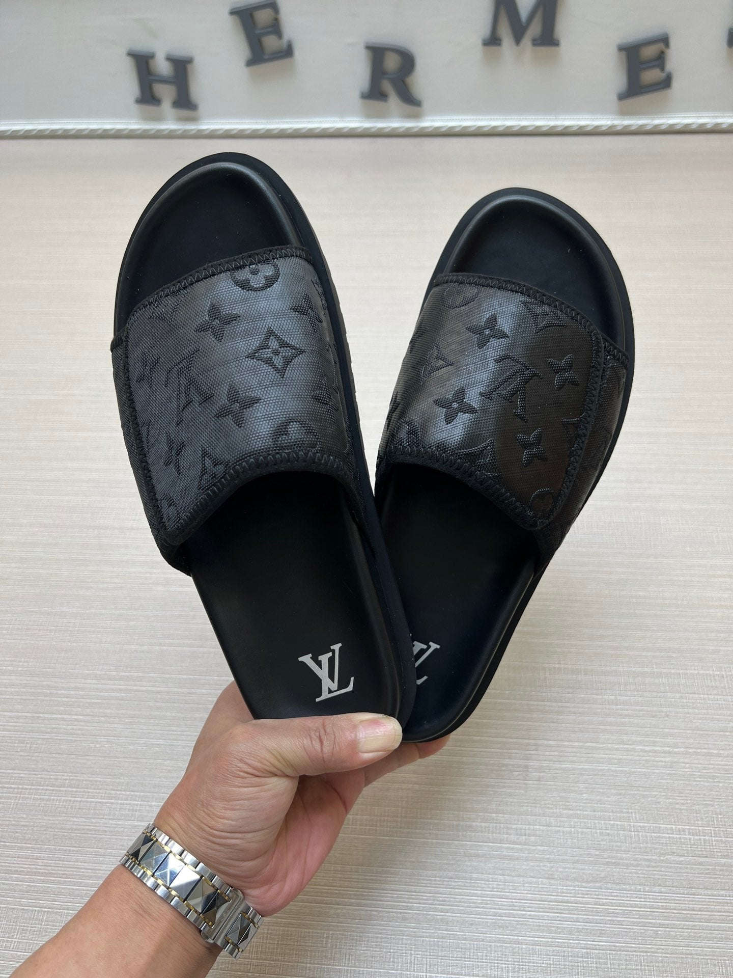 54E14Z   fashion  slippers