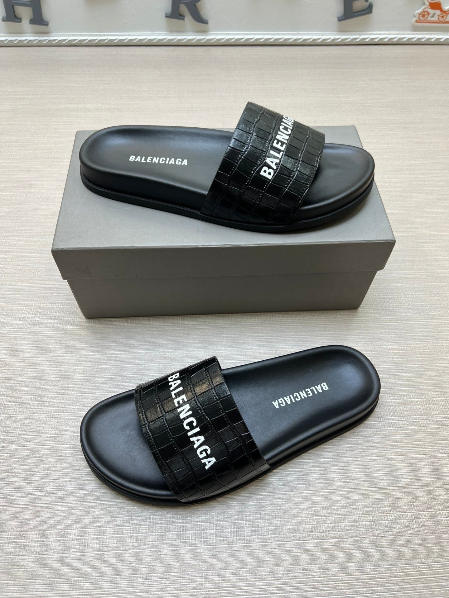 54J99Z    fashion  slippers