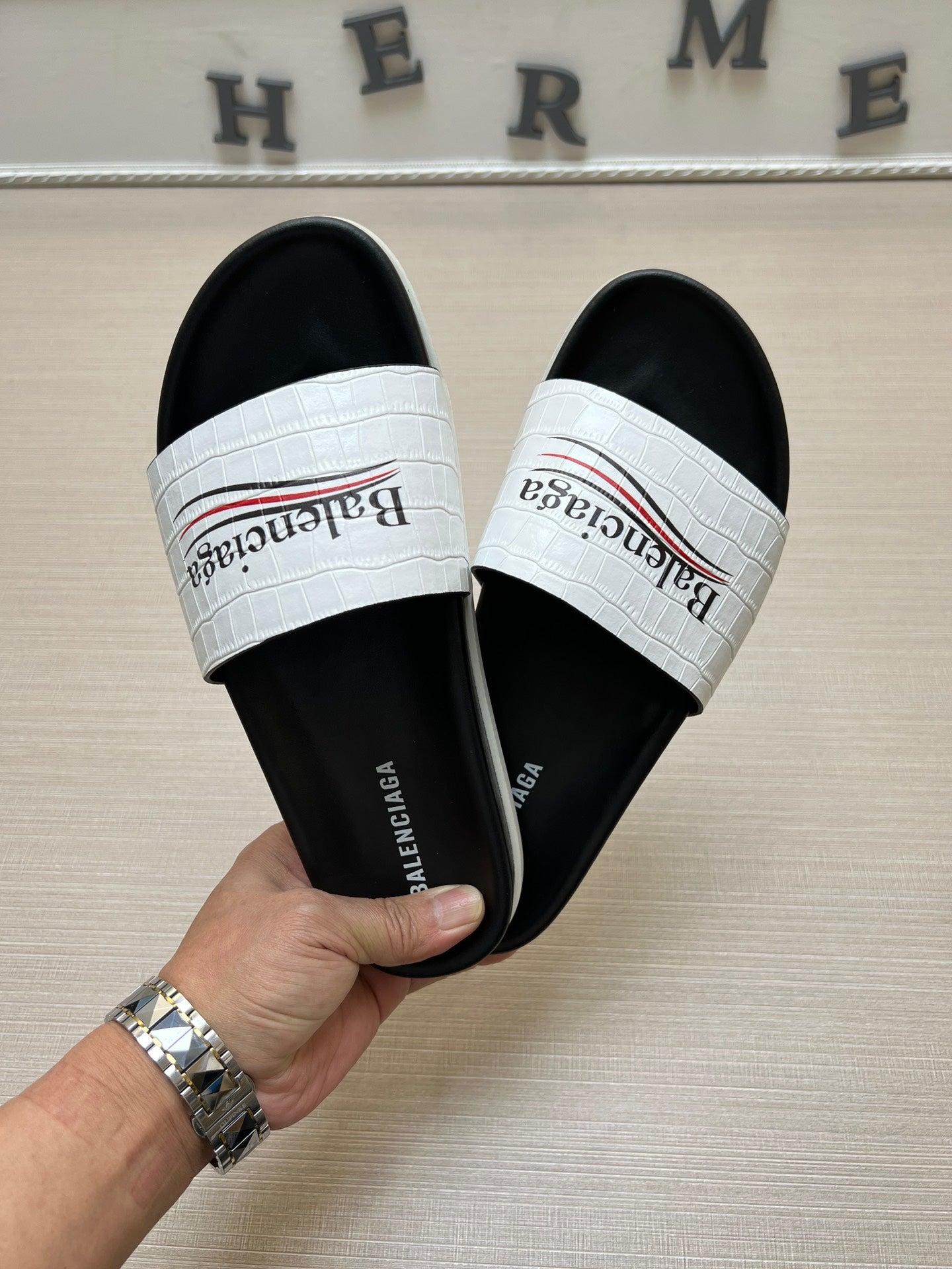 54J99Z    fashion  slippers