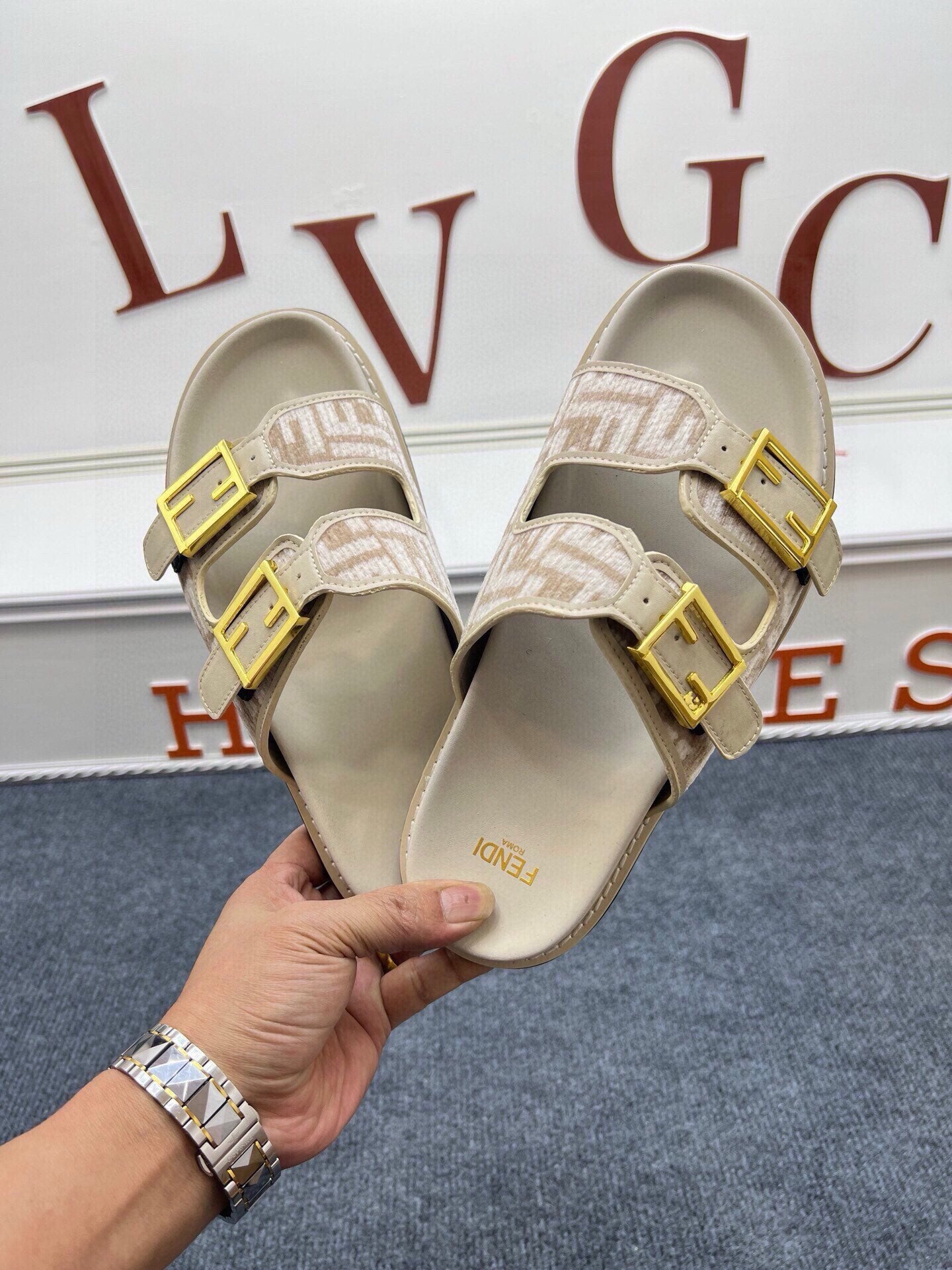 54F38Z  fashion  slippers