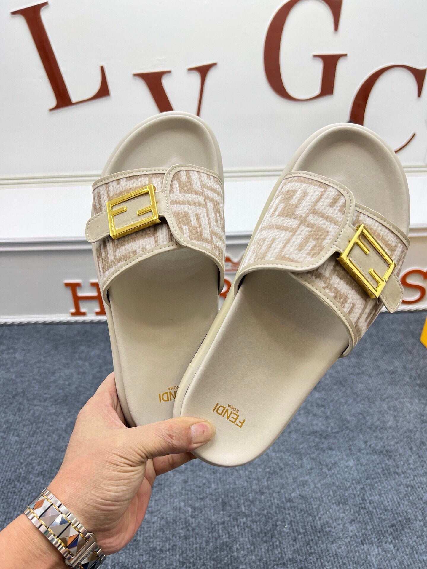 54F37Z  fashion  slippers