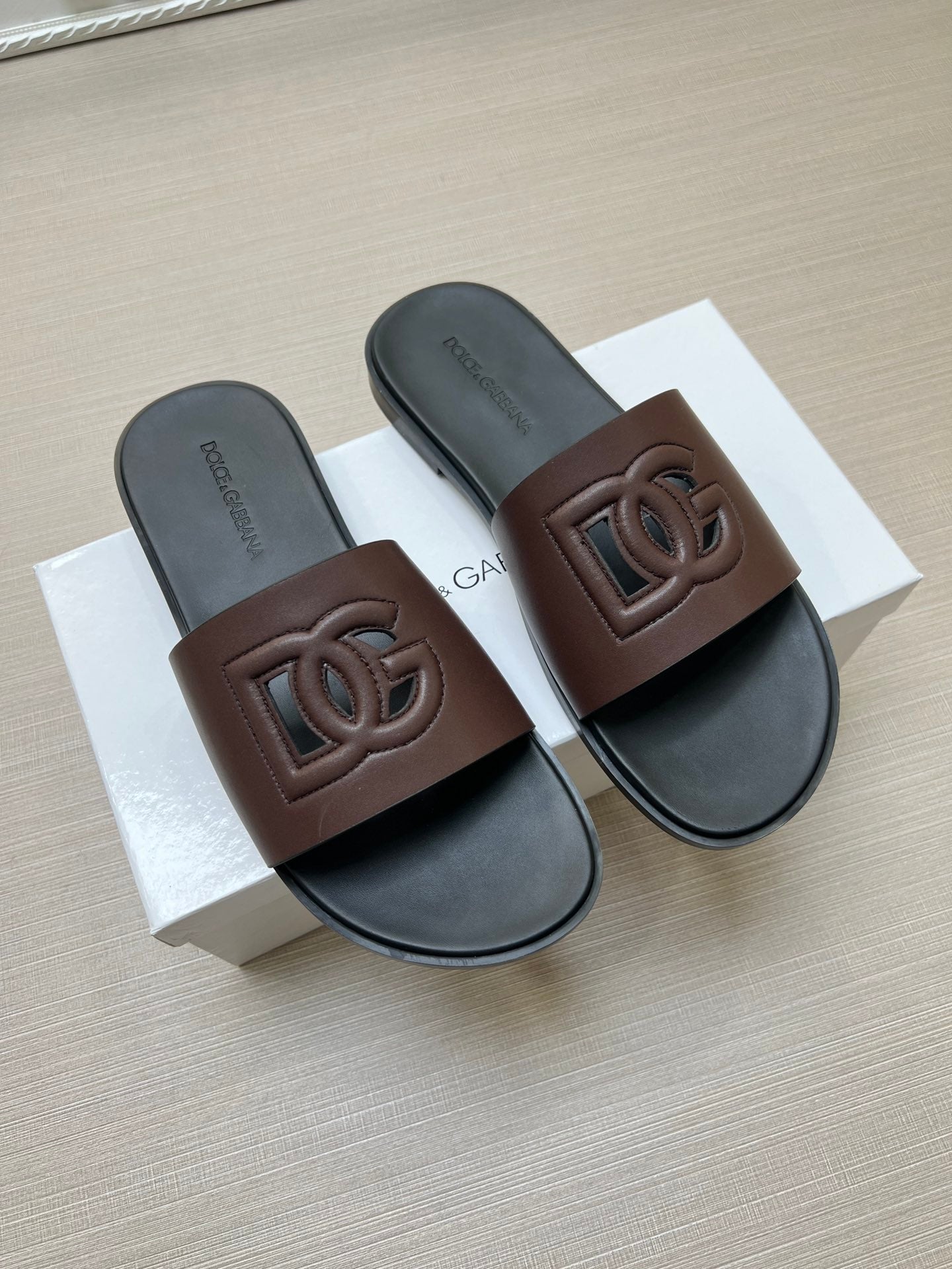 54A63Z   fashion  slippers