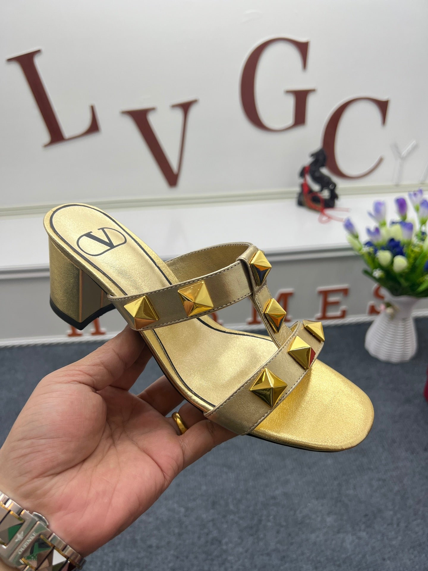 1: 1 High quality leather sandals 5YVL65Z