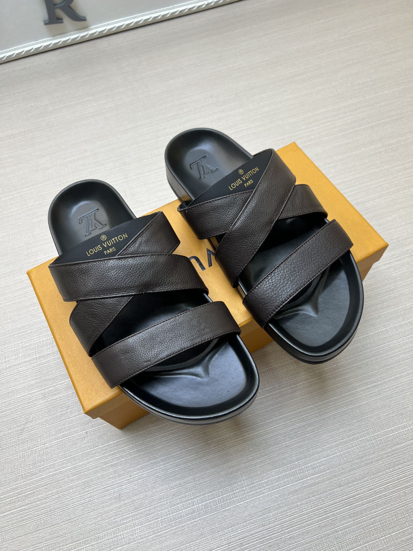 54E89Z    fashion slippers