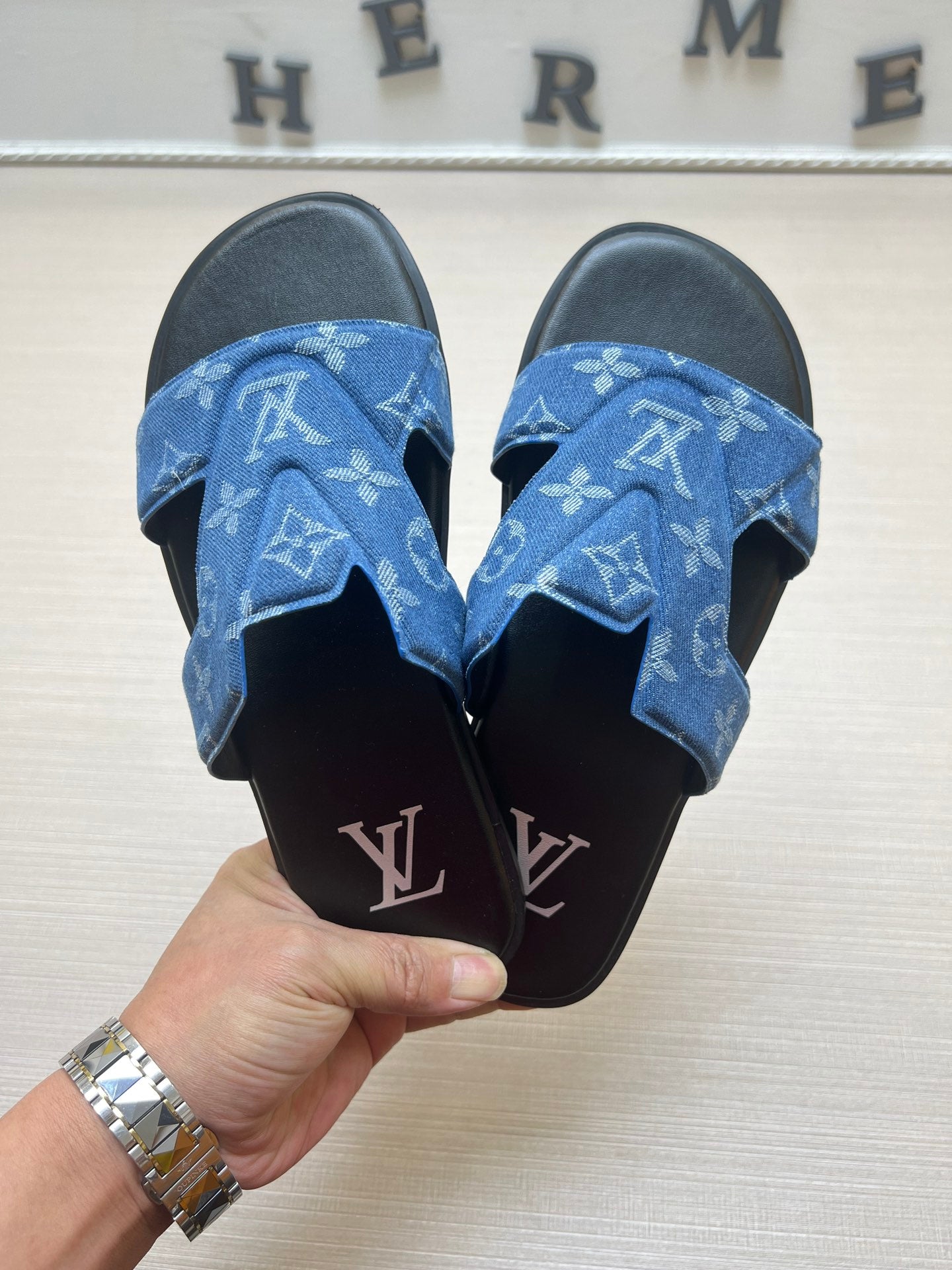 54E29Z    fashion  slippers