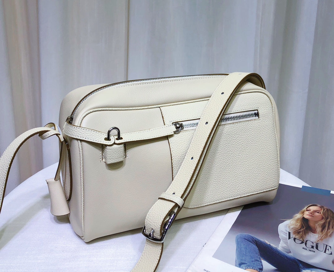 1XH69B (Fashionable leather bag )