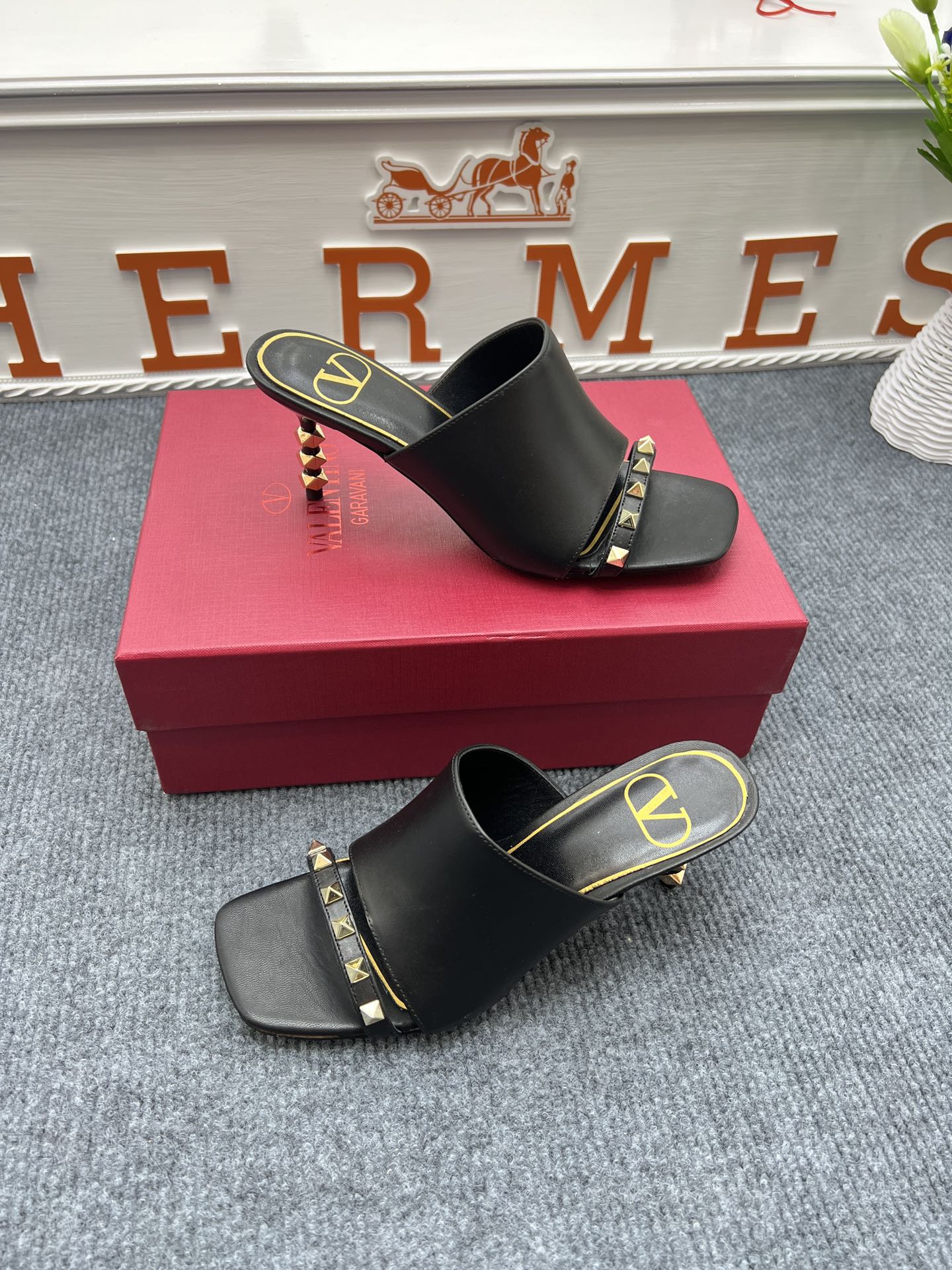 1: 1 High quality leather sandals 5YVL63Z