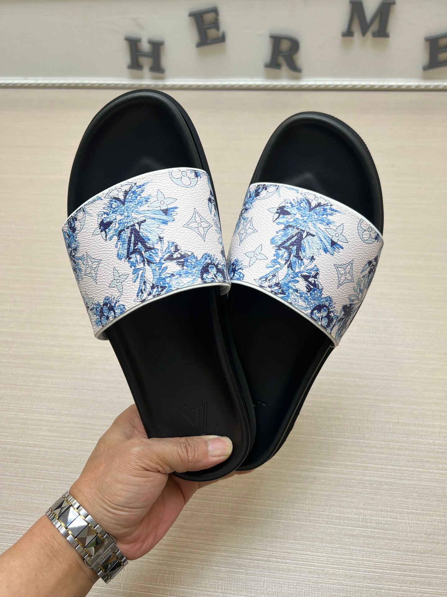 54E70Z   fashion  slippers