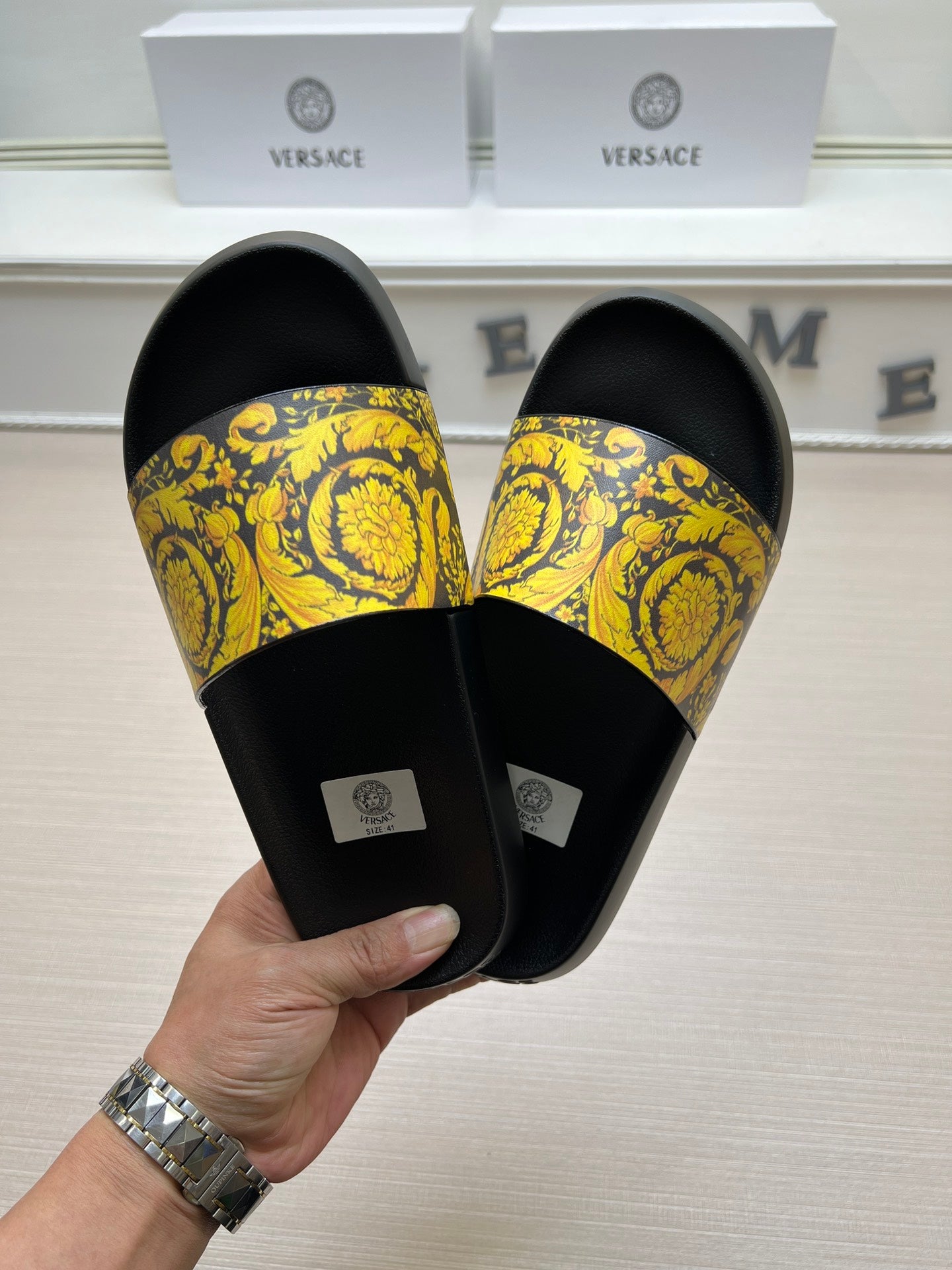 54V166Z  fashion slippers