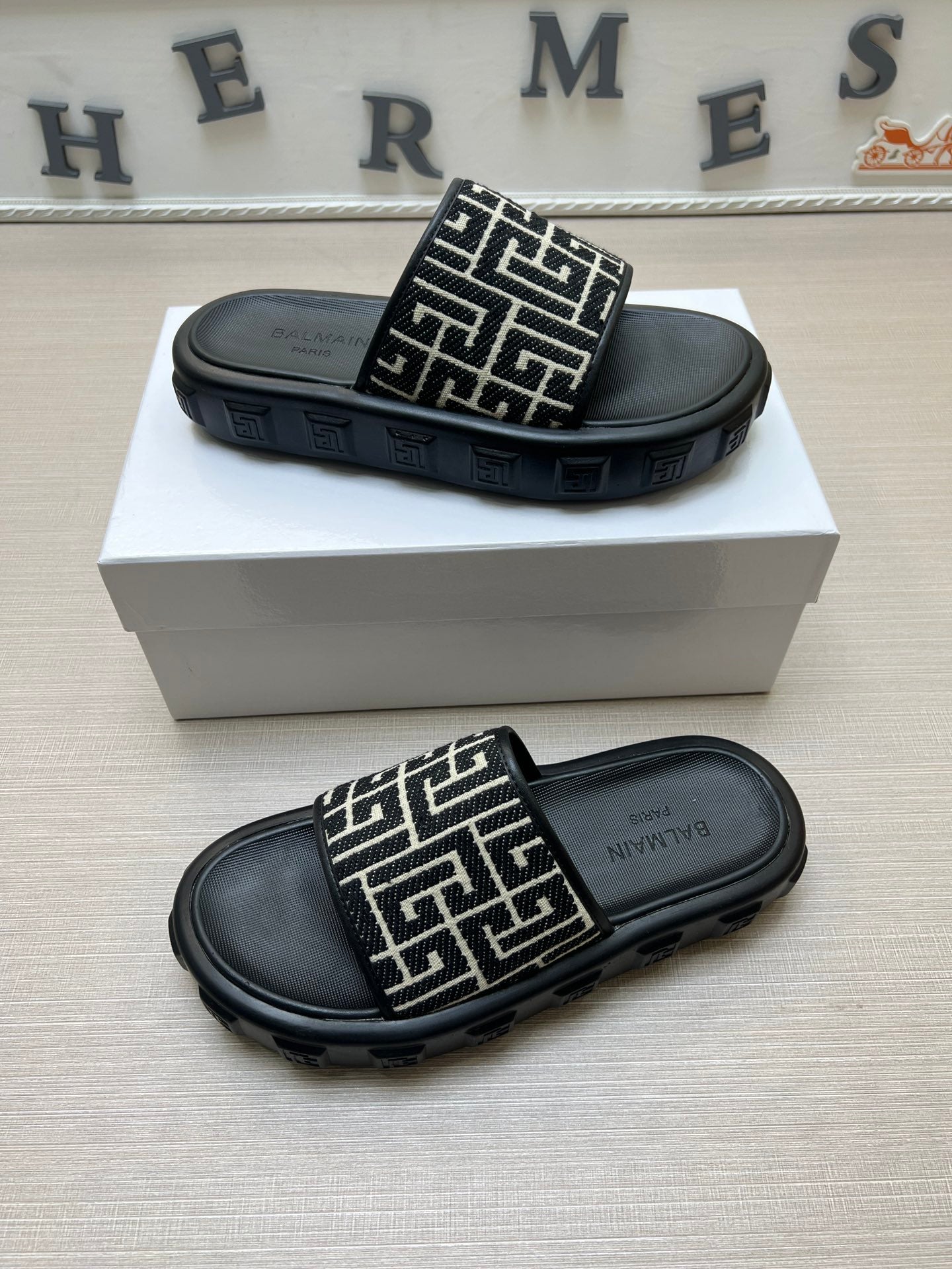 54A110Z   fashion  slippers