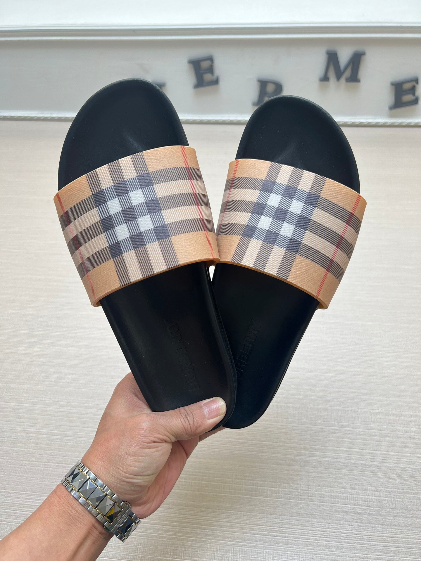 54R119Z  fashion  slippers