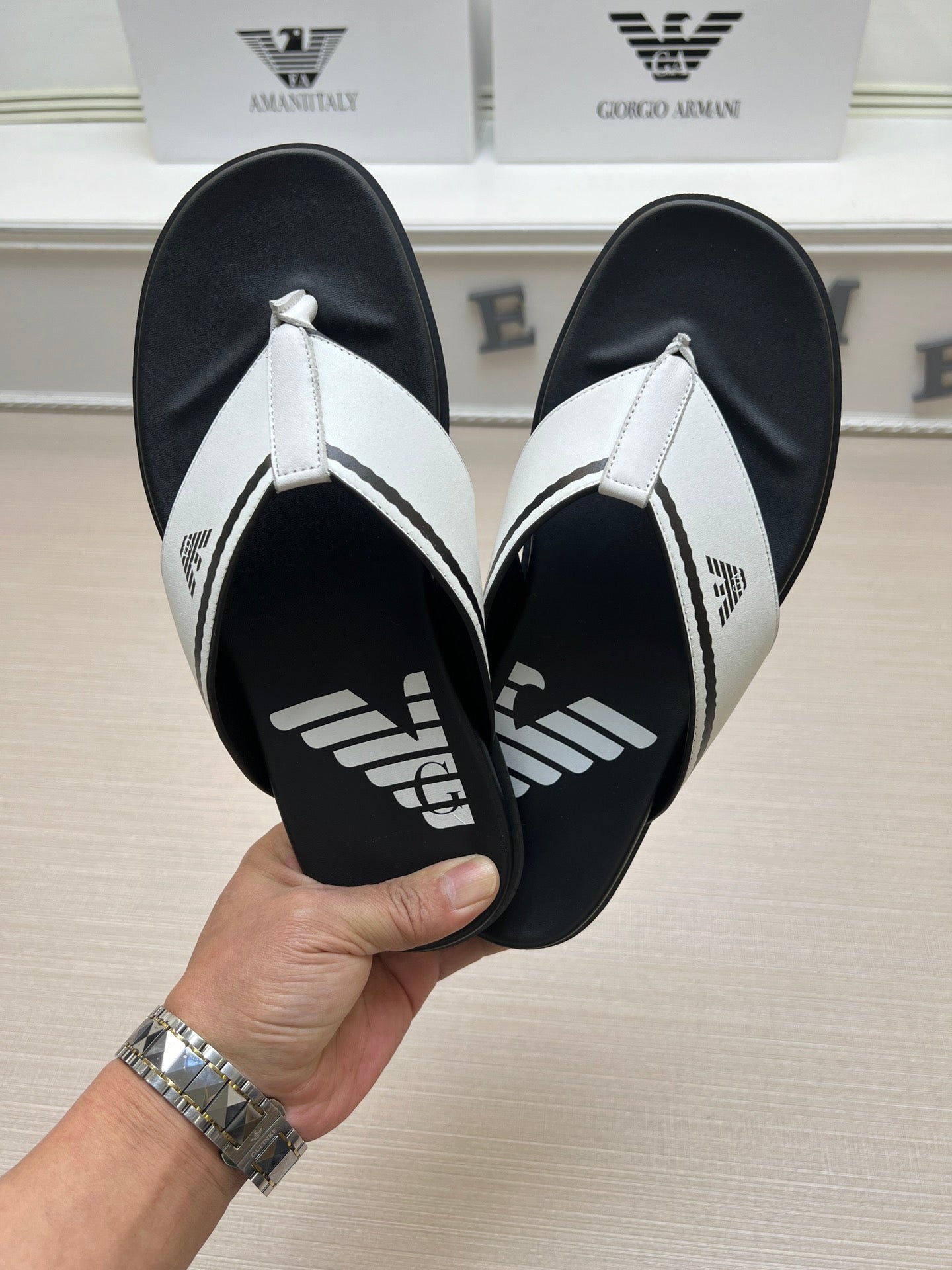 54A103Z    fashion   slippers