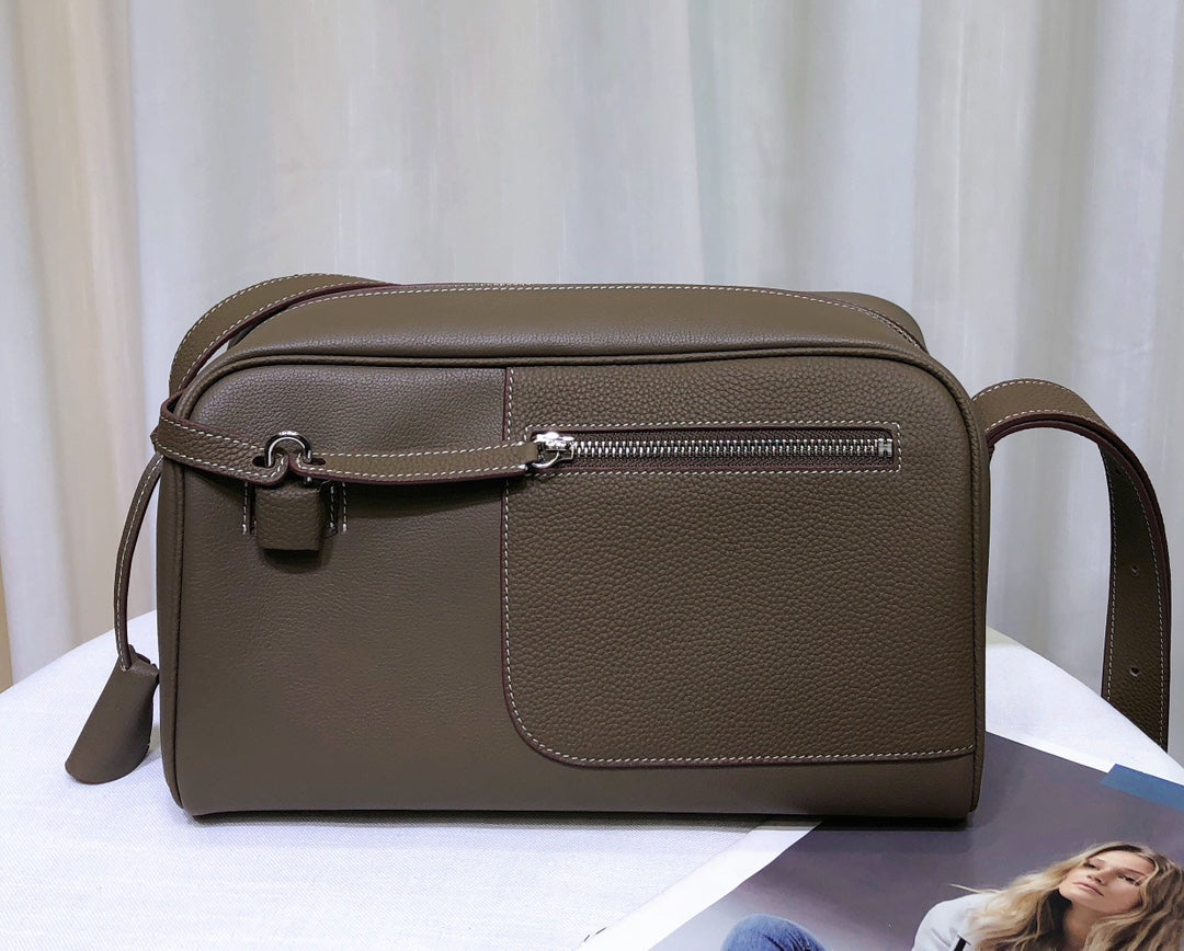 1XH69B (Fashionable leather bag )