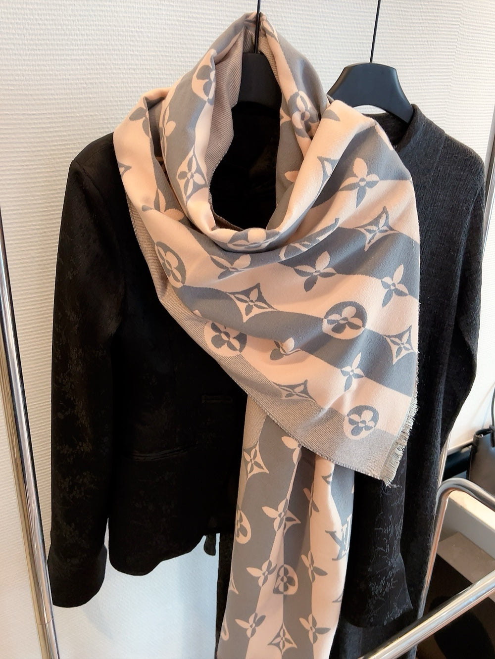 14E302W　Fashion scarves