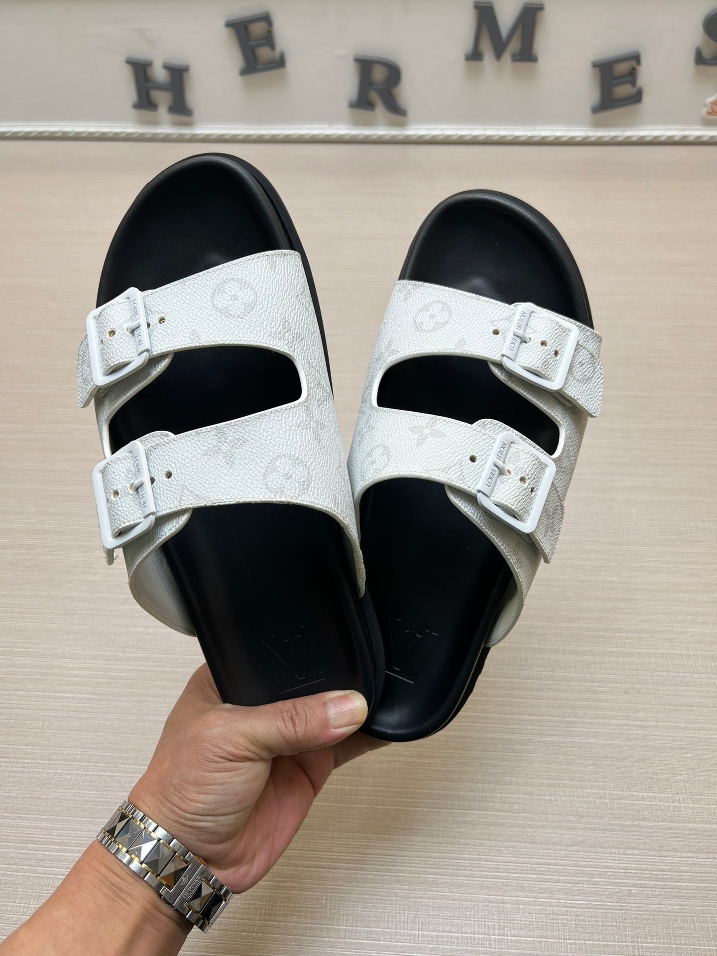 54E58Z   fashion  slippers