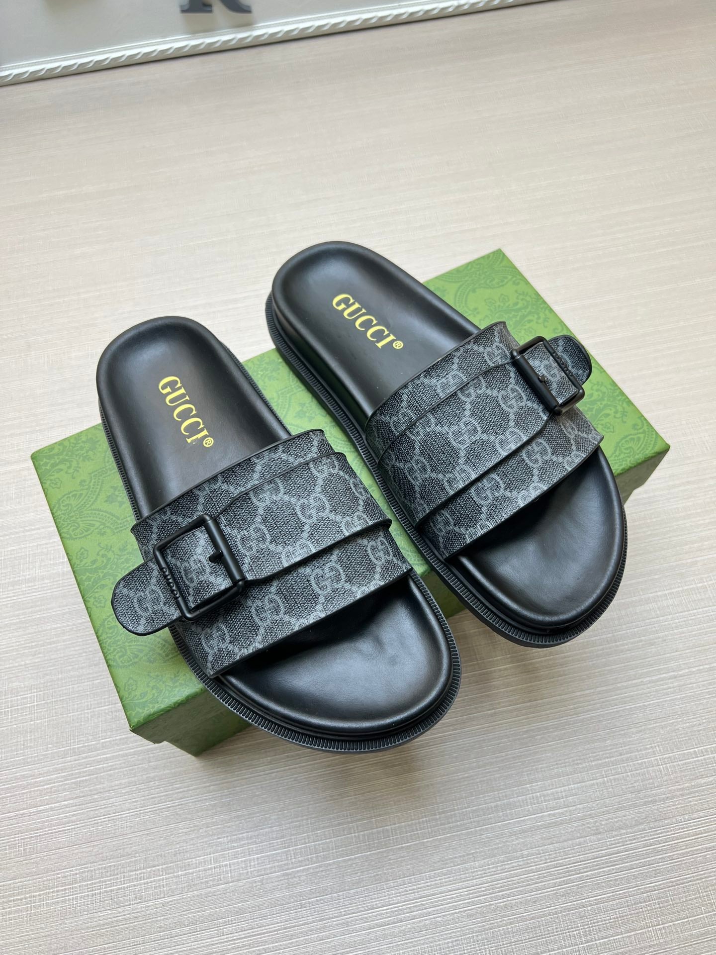 54B92Z   fashion slippers