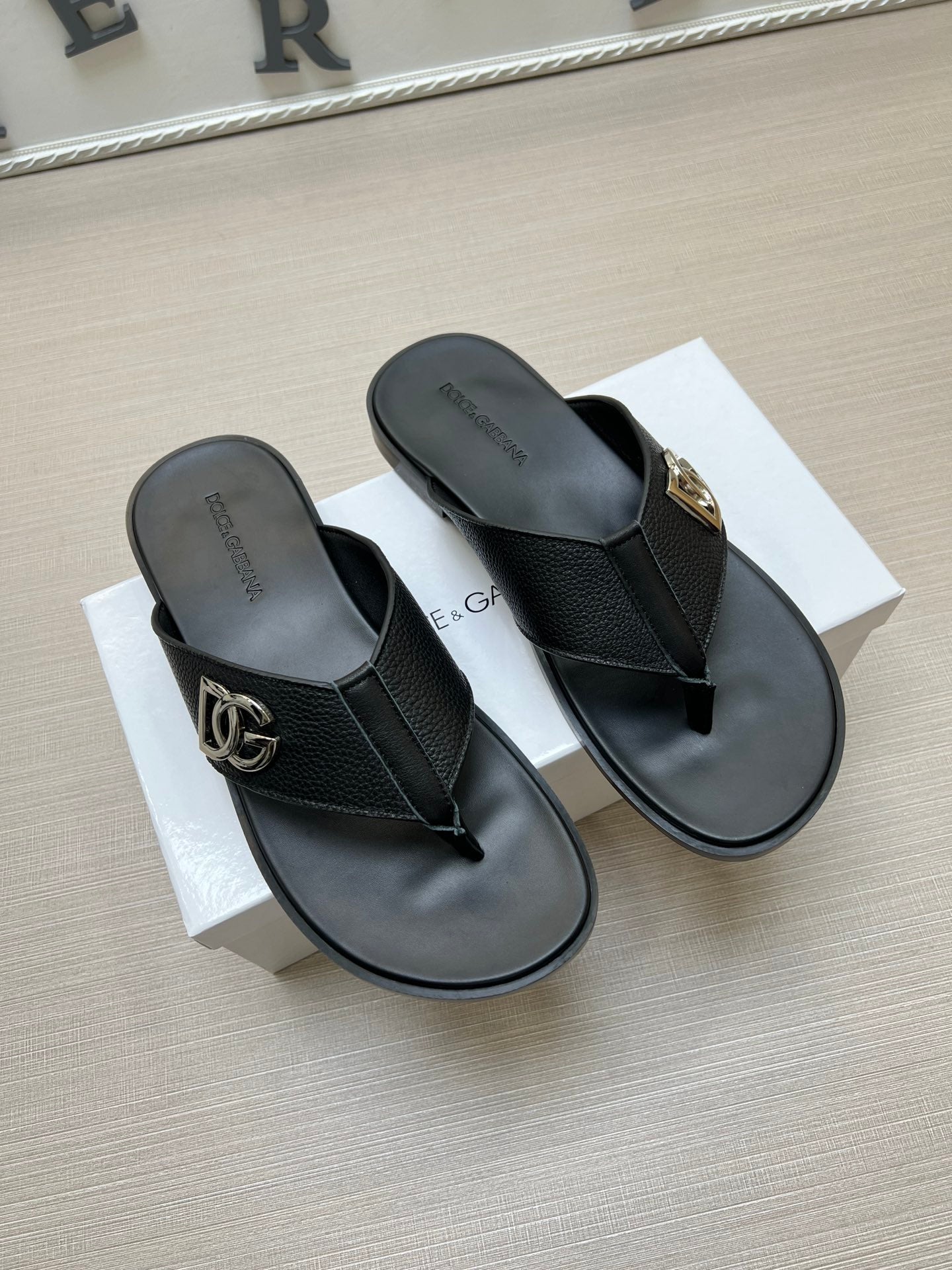 54A101Z    fashion slippers