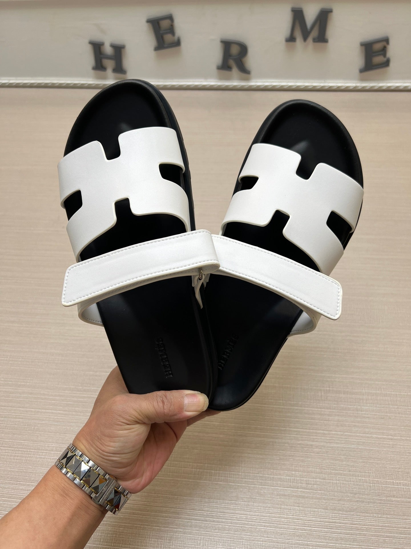 54H1Z    fashion slippers