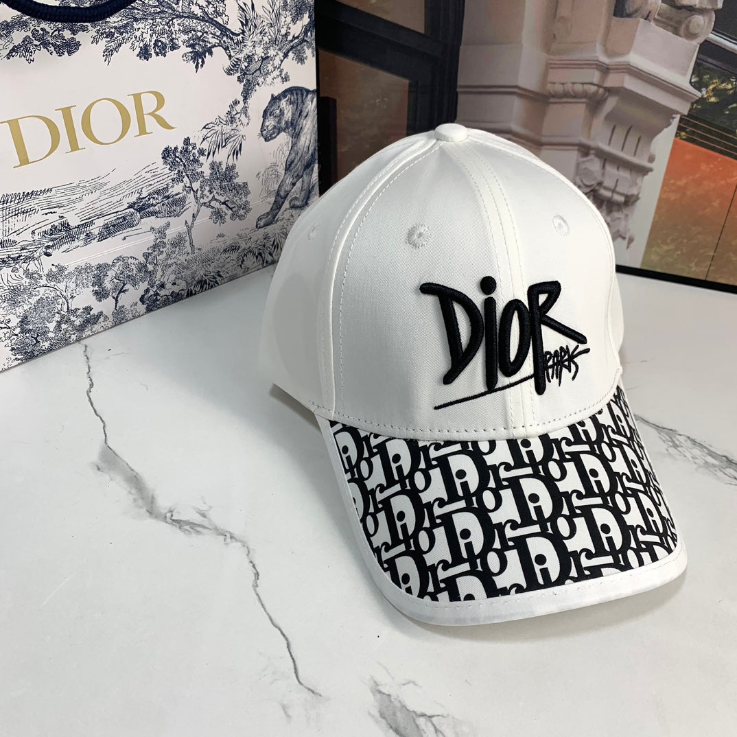 14D129M   Fashion hats