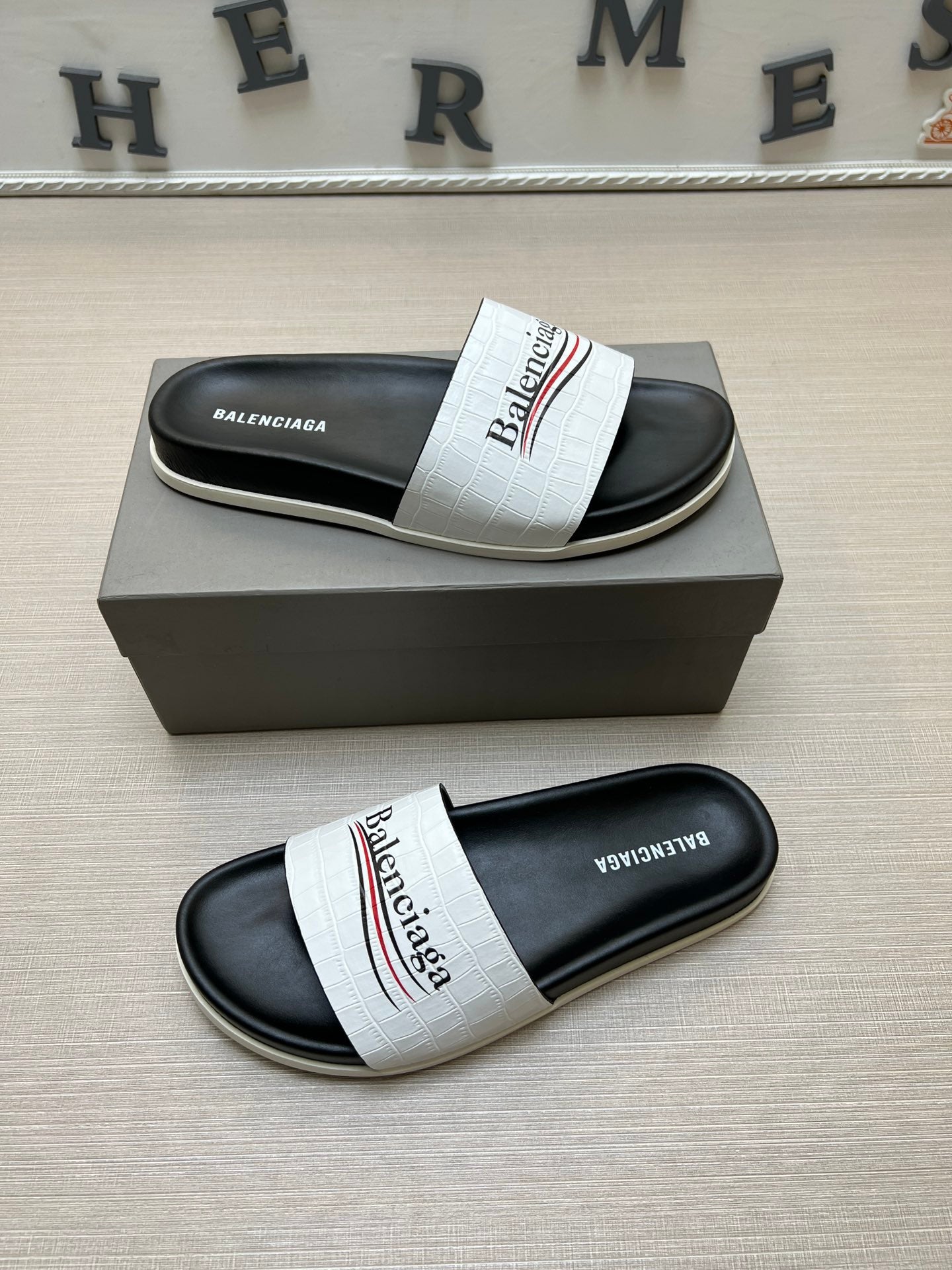 54J99Z    fashion  slippers