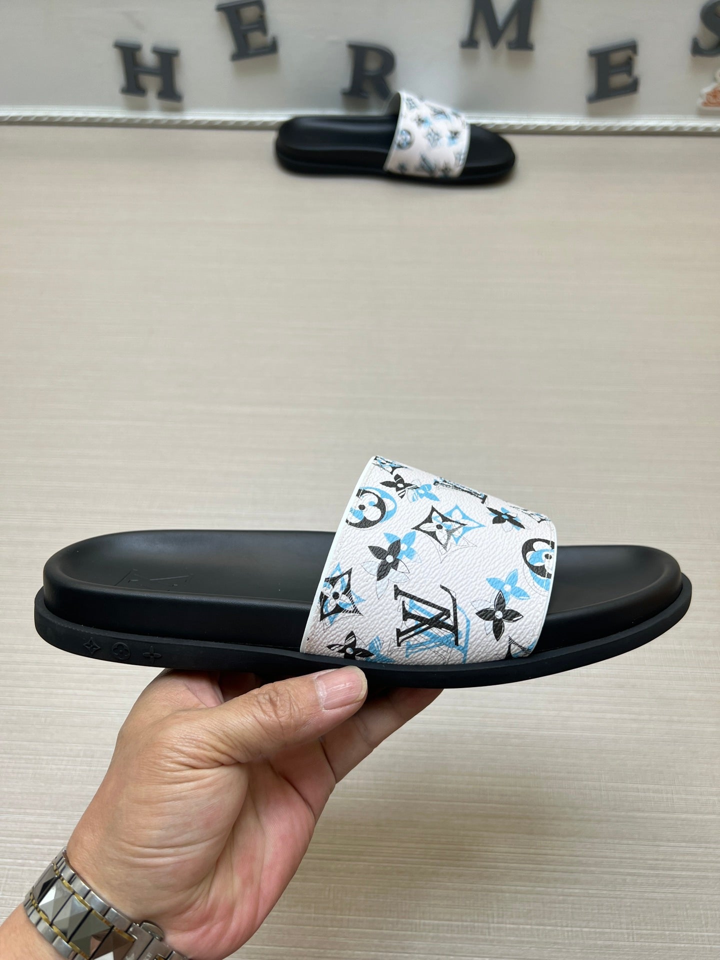 54E70Z   fashion  slippers