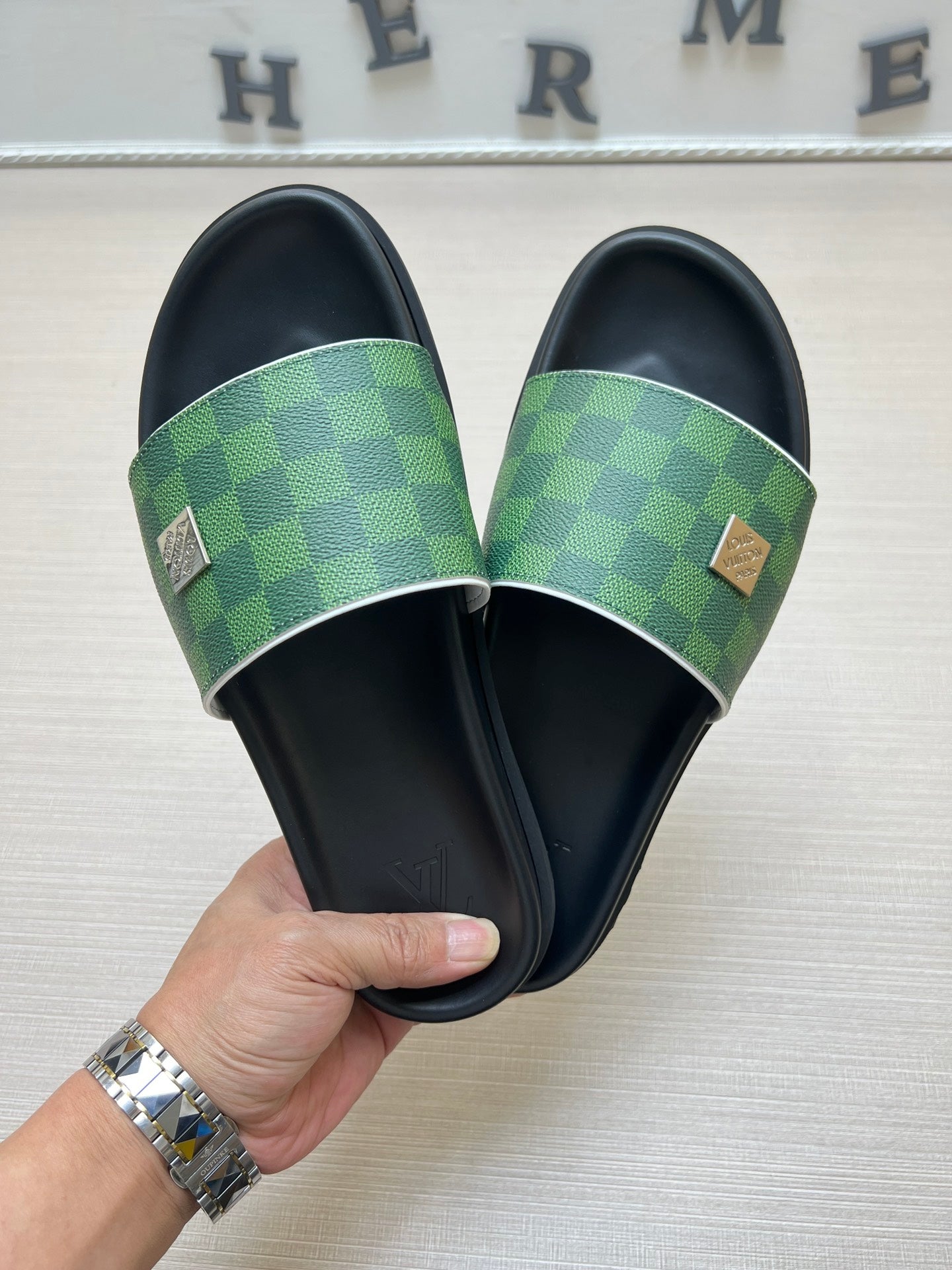 54E69Z    fashion slippers