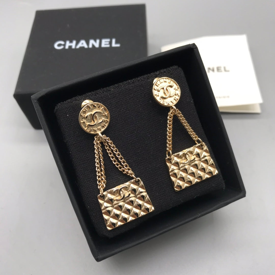 14C42E  Fashionable and high quality earrings