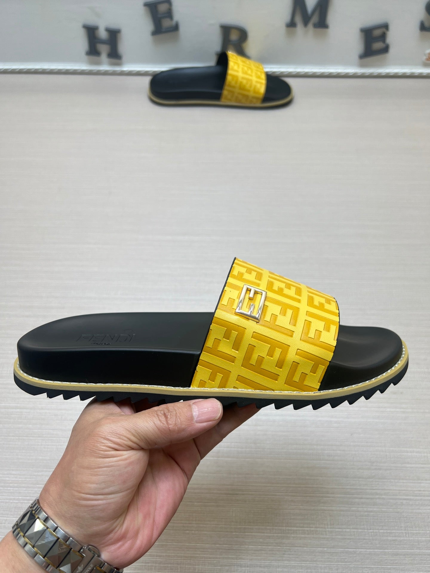 54F121Z   fashion slippers