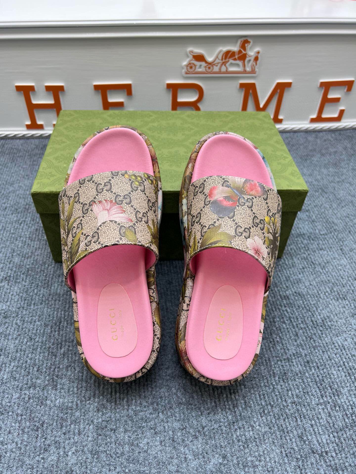 54B122Z  fashion slippers  Sole thickness 5.5cm