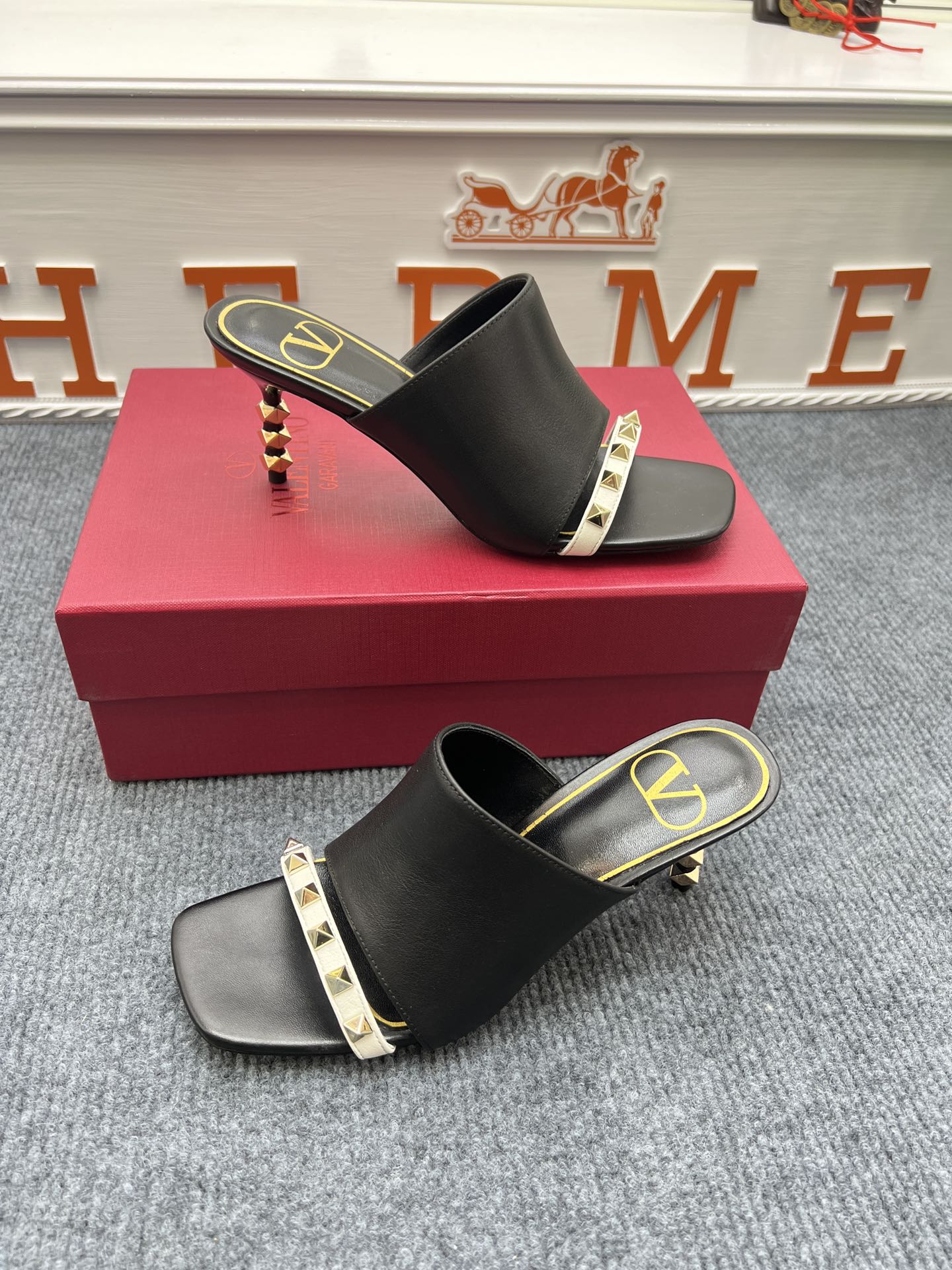 1: 1 High quality leather sandals 5YVL63Z