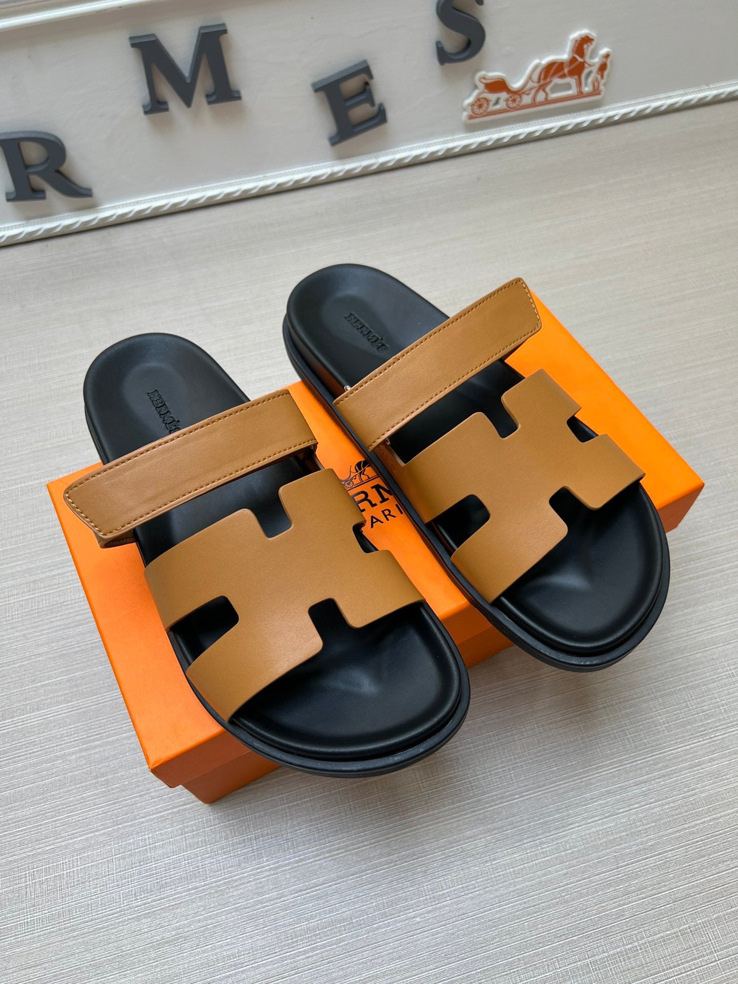 54H1Z    fashion slippers