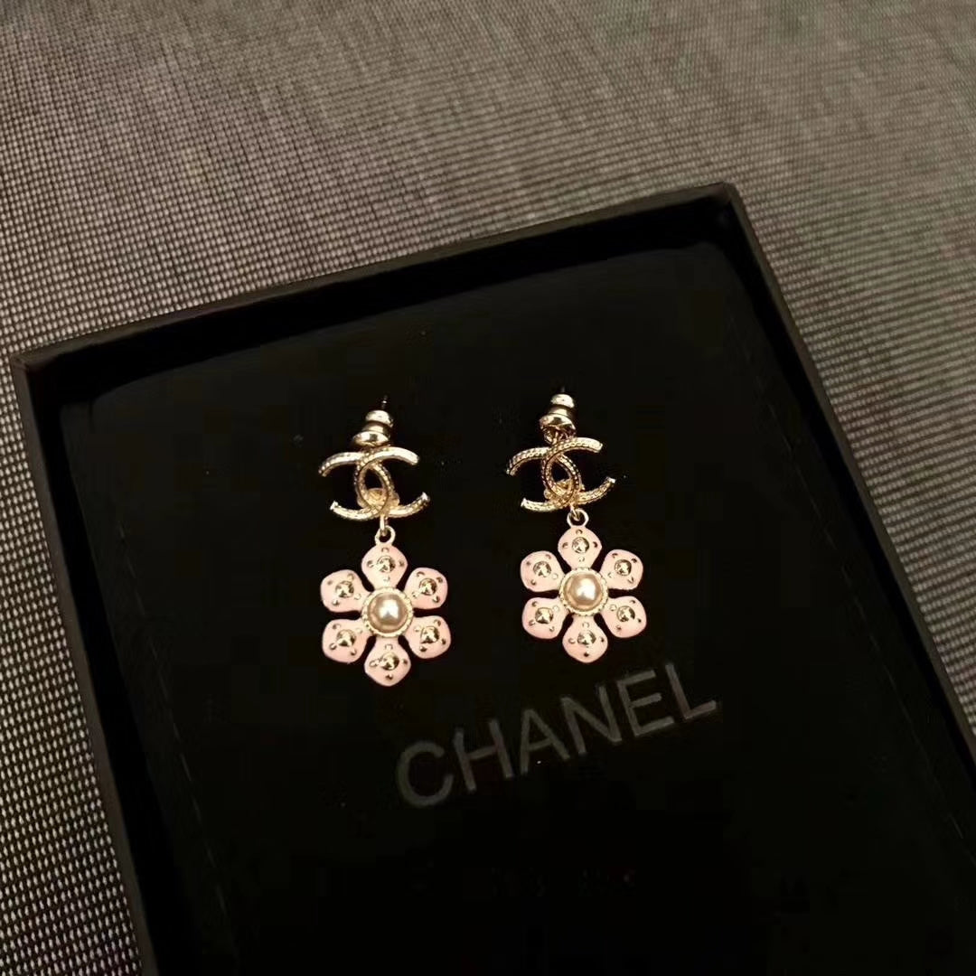 14C48E  Fashionable and high quality earrings