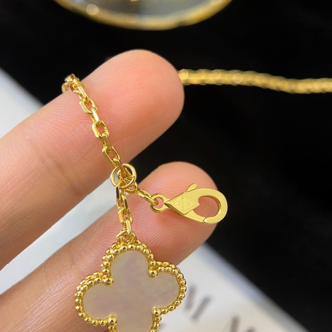 5XVA182K (1:1 High quality 6 flowers necklaces)