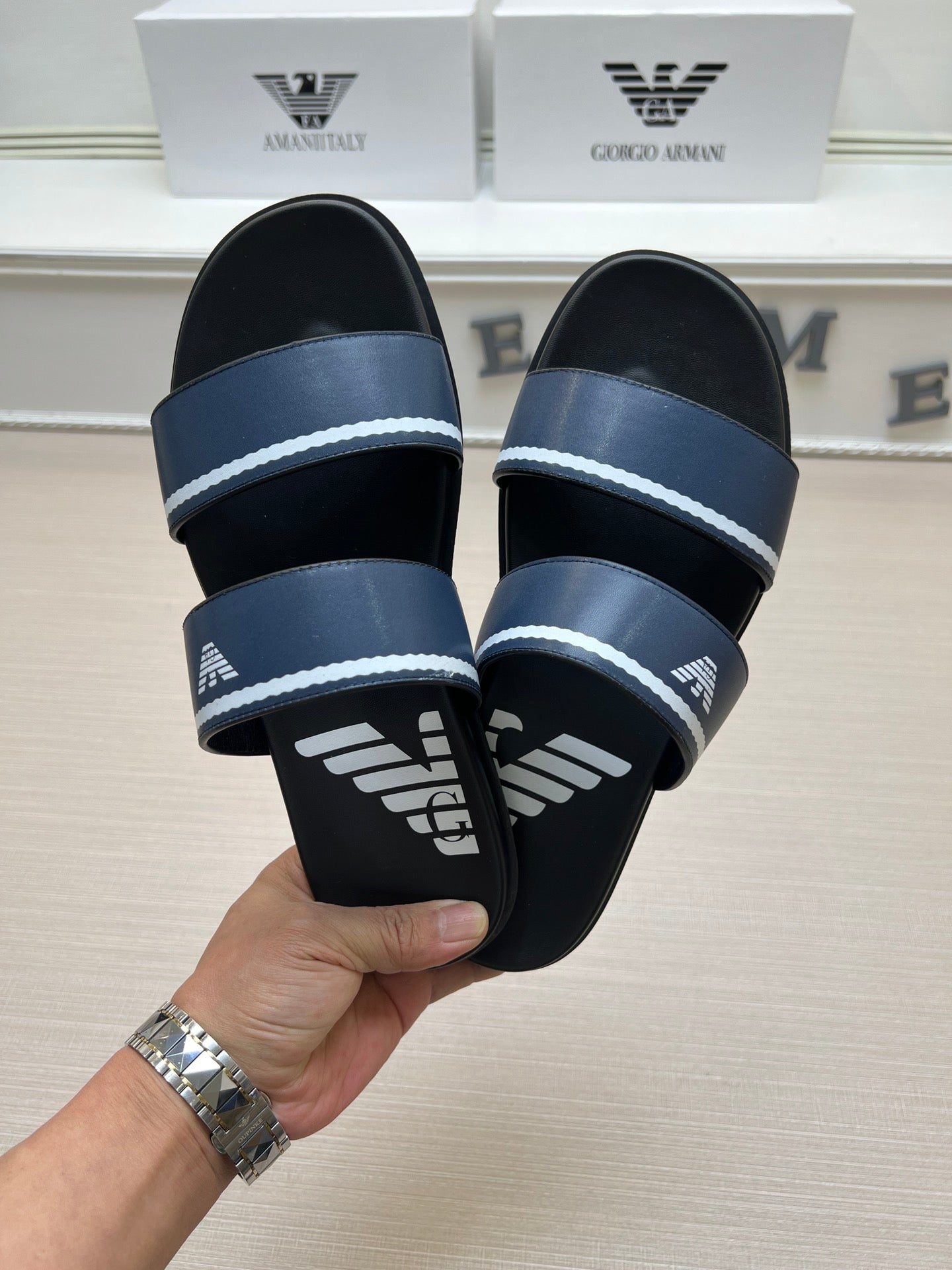 54A104Z    fashion  slippers