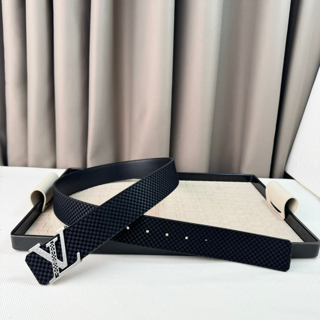 14E25P   (High quality leather belt With full package)