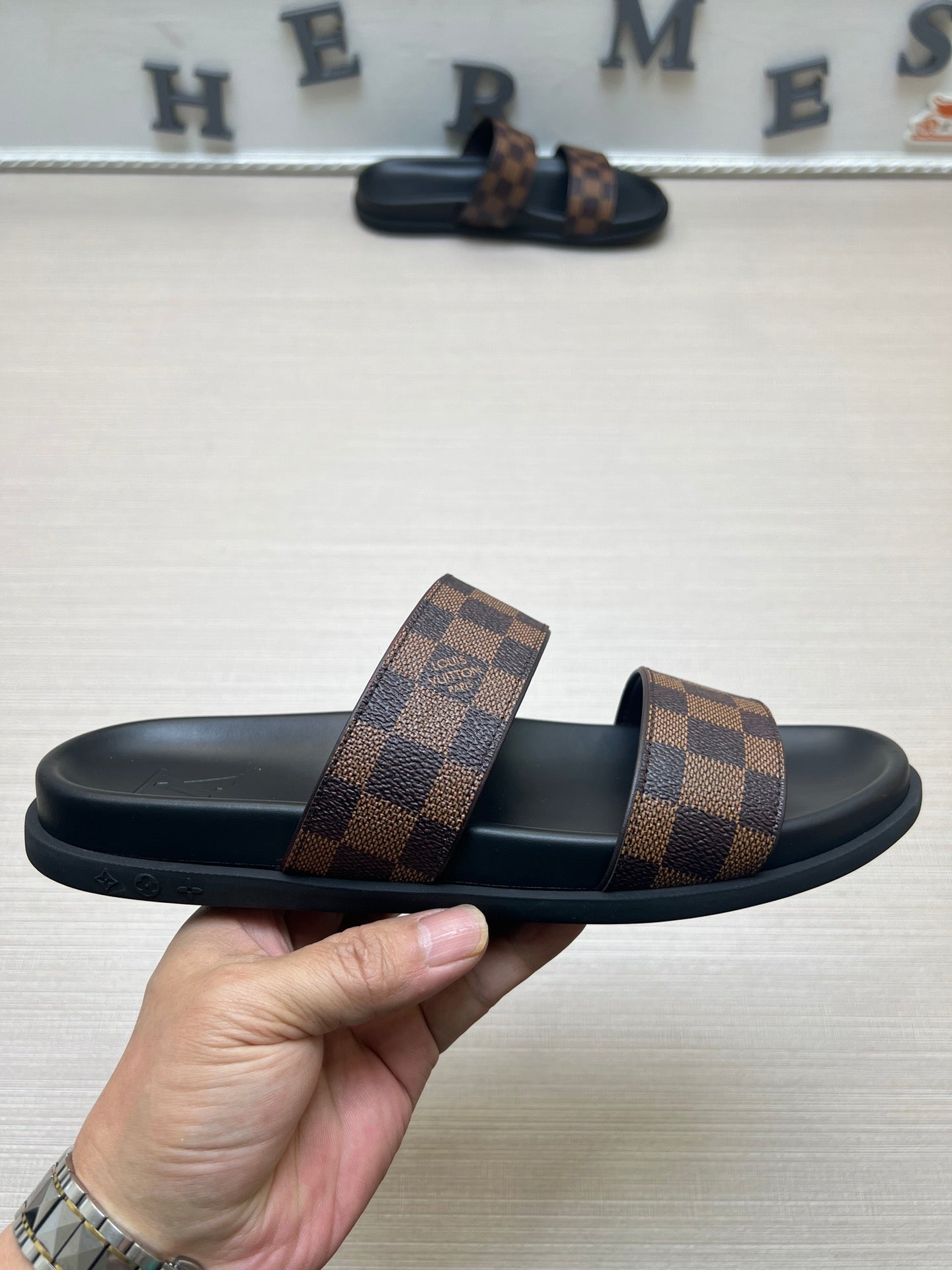 54E60Z   fashion  slippers