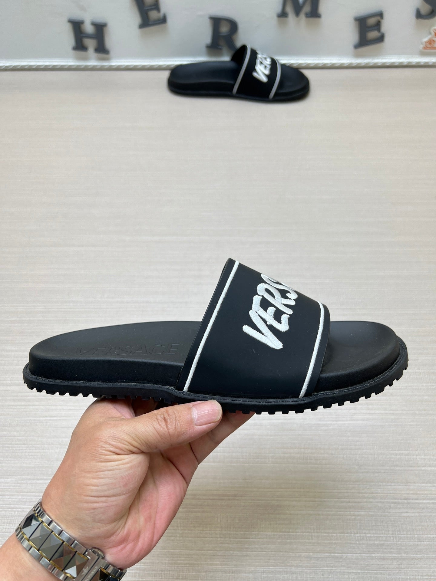 54V54Z   fashion  slippers