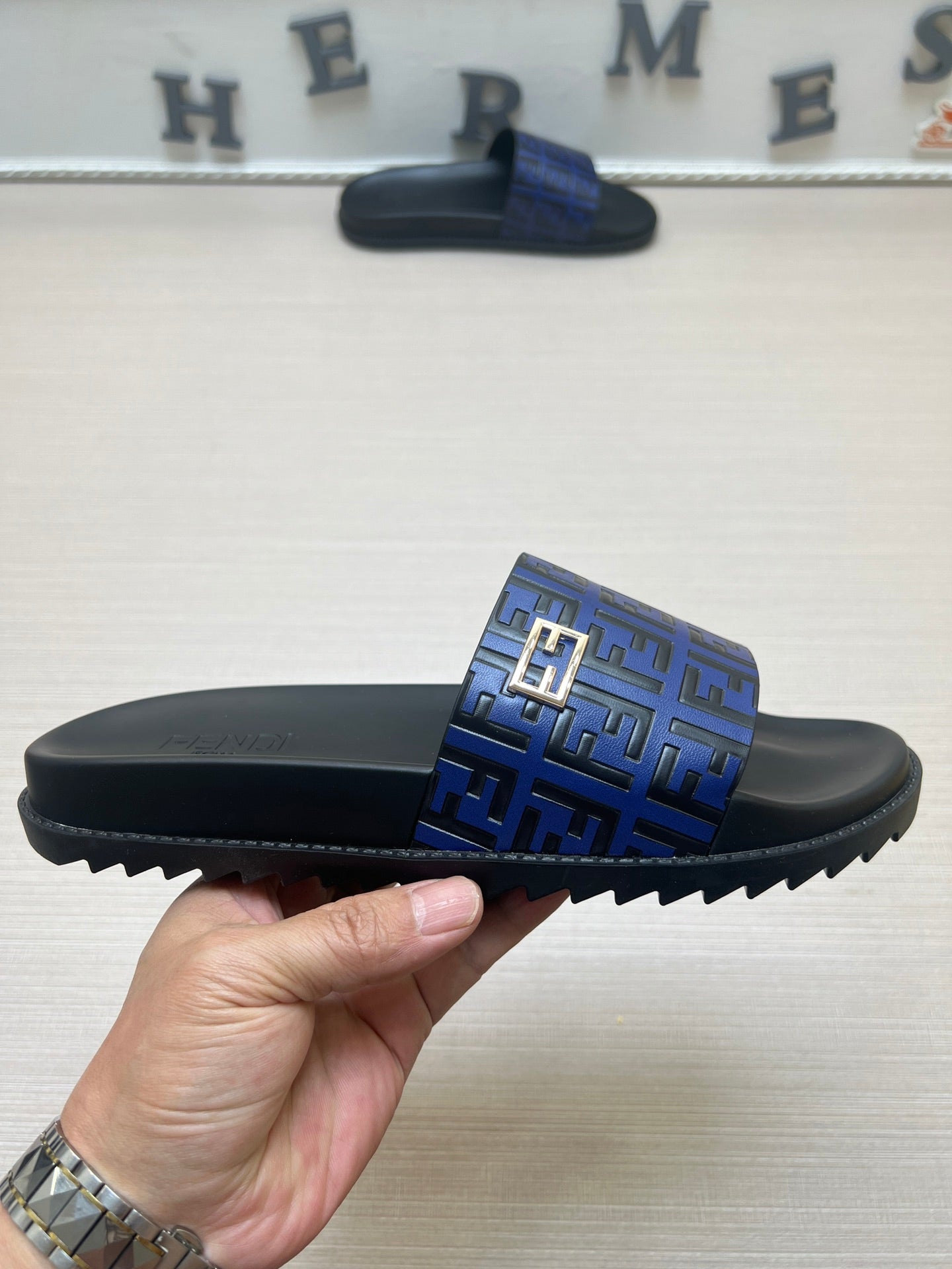 54F121Z   fashion slippers