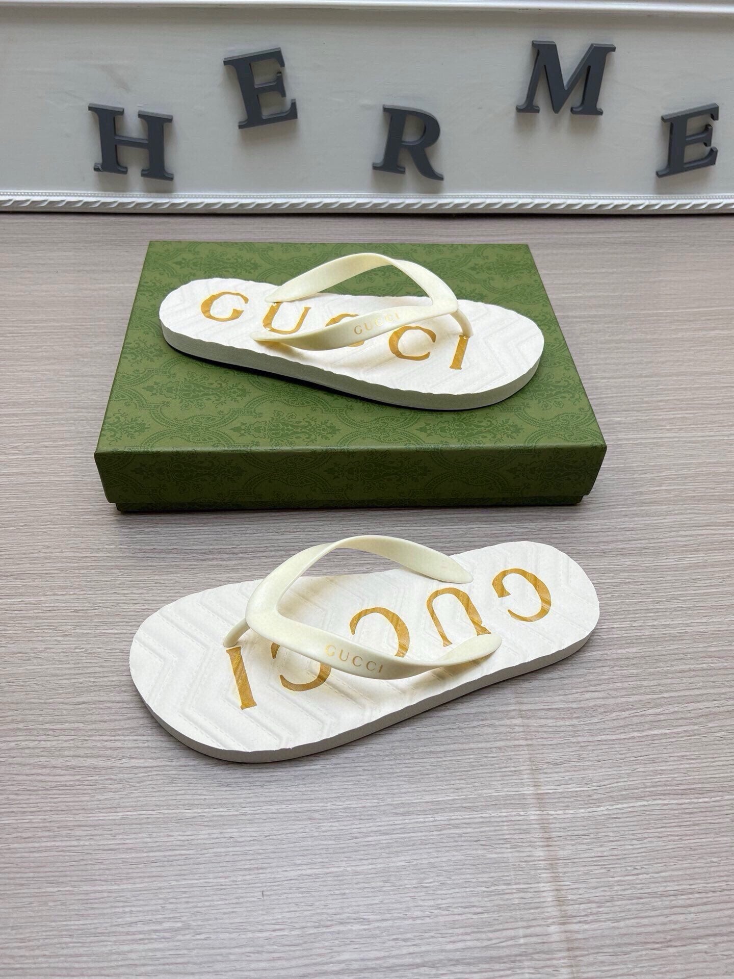 54B39Z   fashion slippers