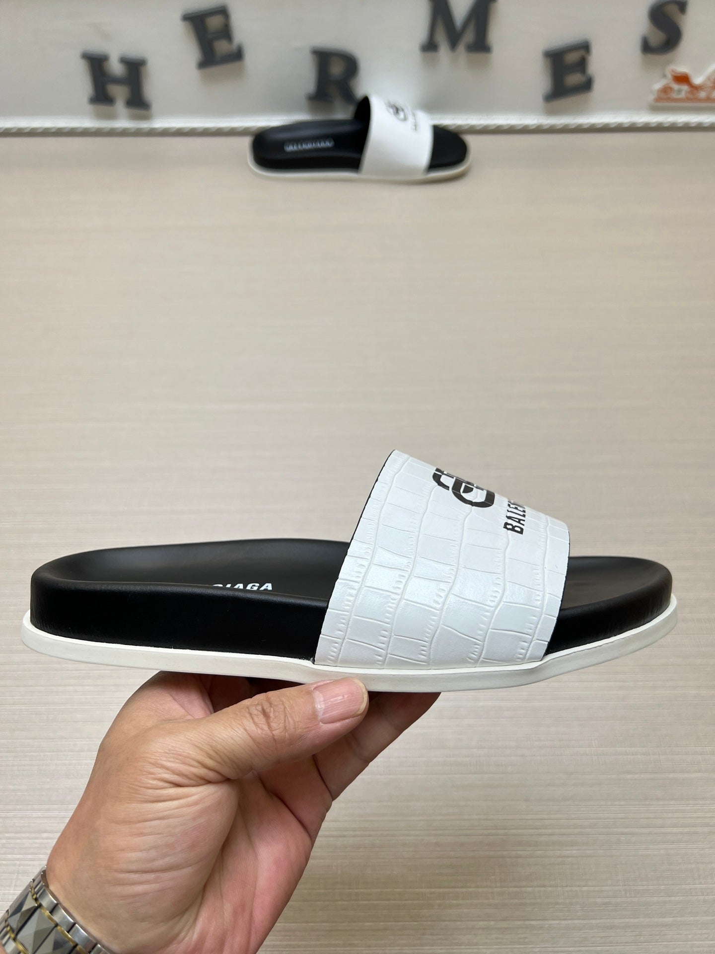 54J99Z    fashion  slippers