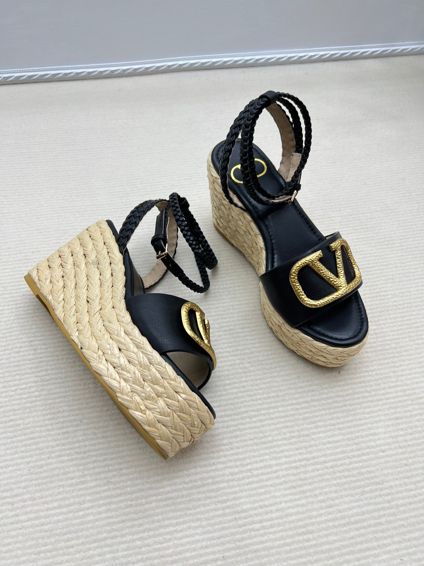 1: 1 High quality leather sandals 5YVL101Z