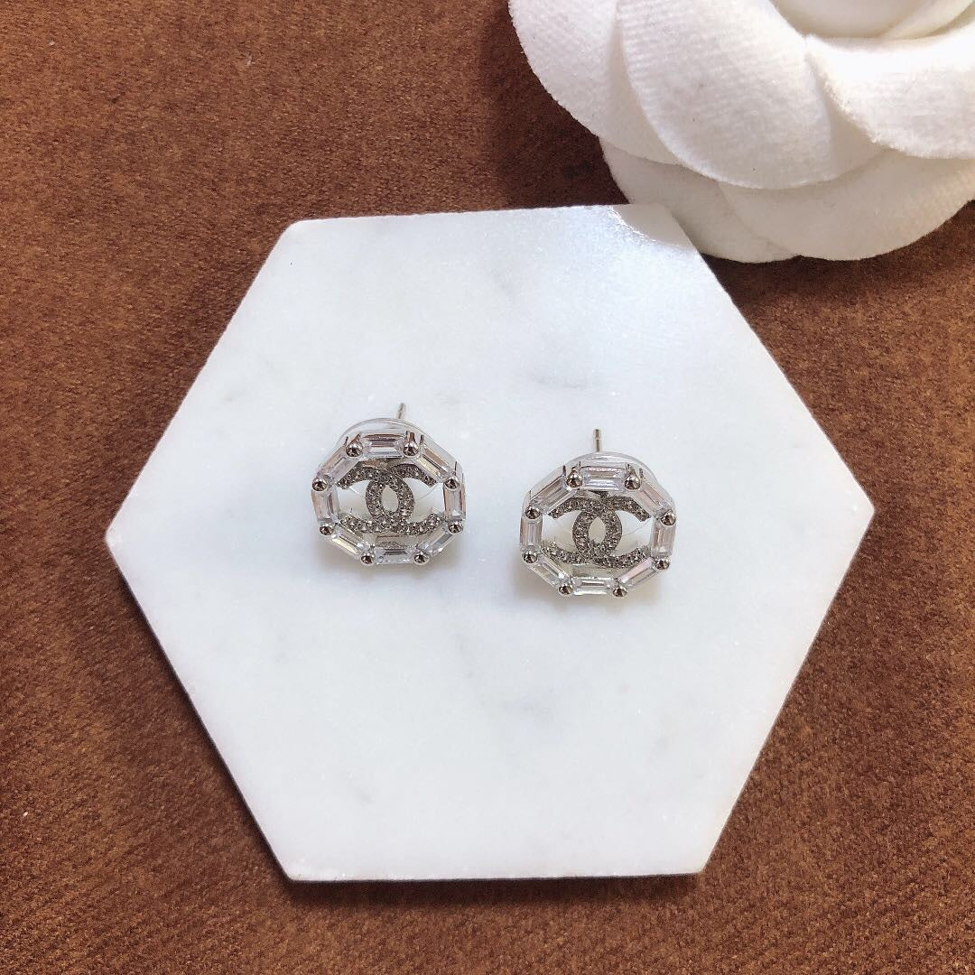 14C82E  Fashionable and high quality earrings