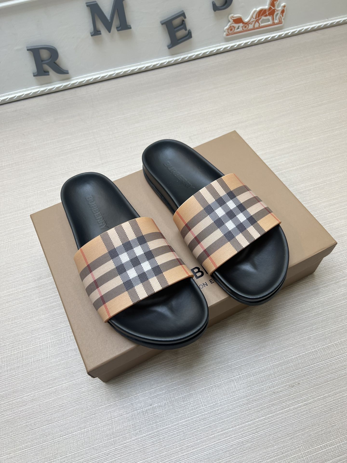 54R119Z  fashion  slippers