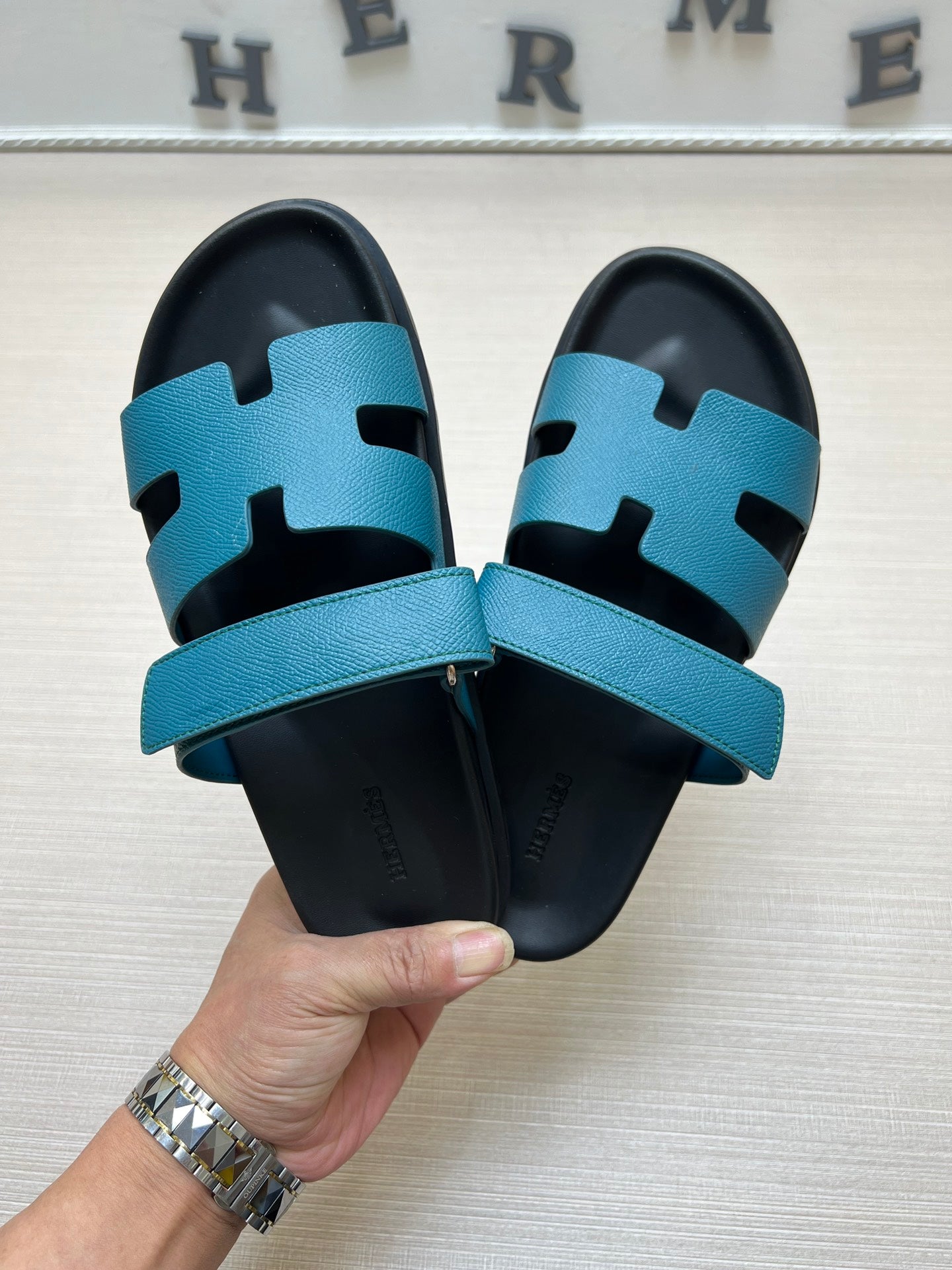 54H1Z    fashion slippers