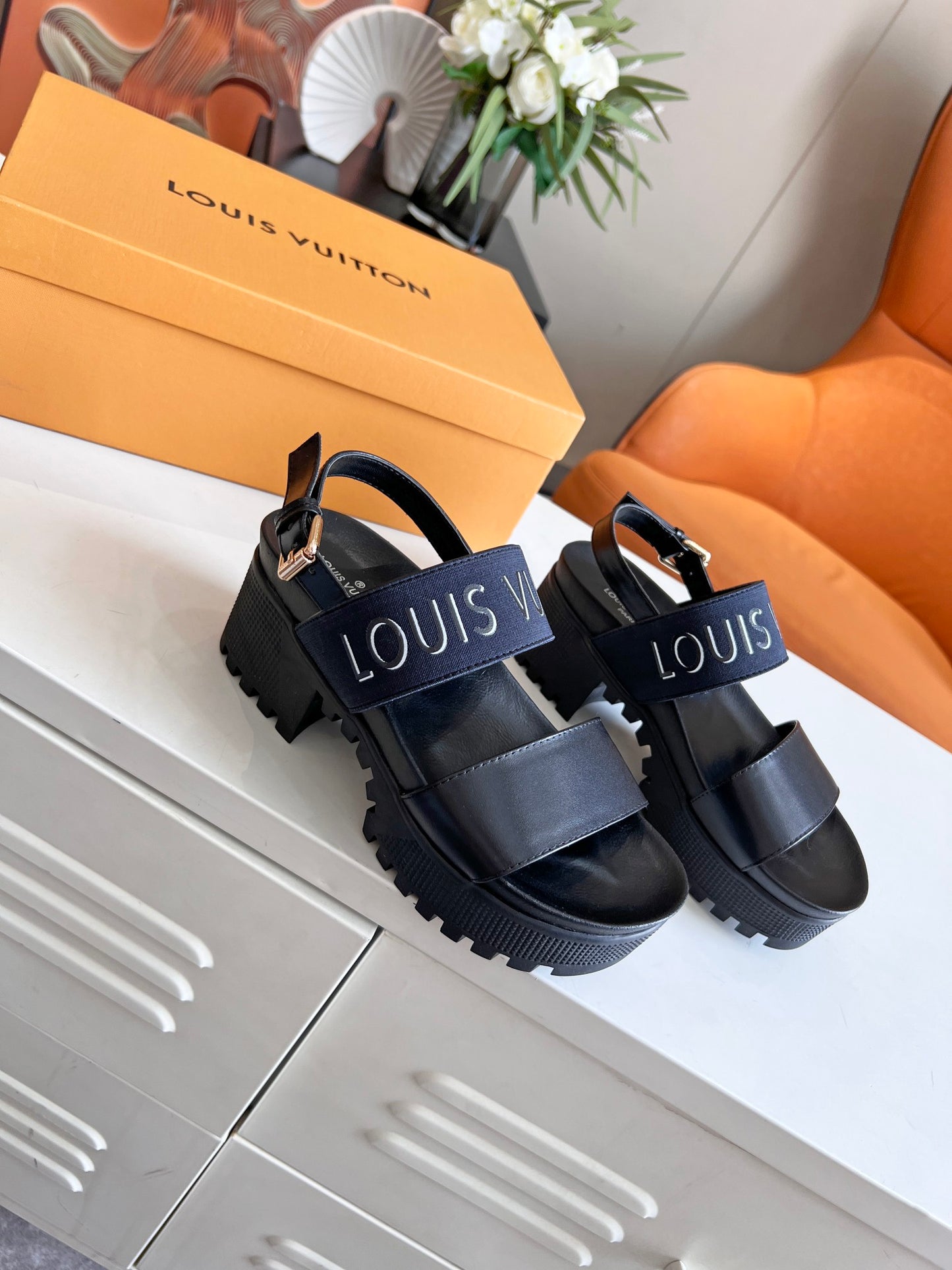 1:1 High quality leather sandals 2YE6Z