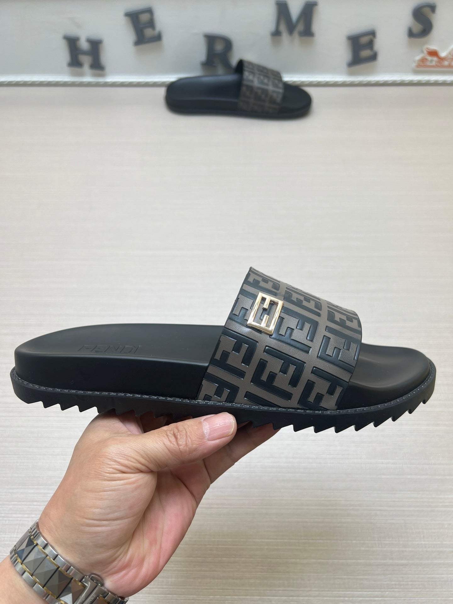 54F121Z   fashion slippers