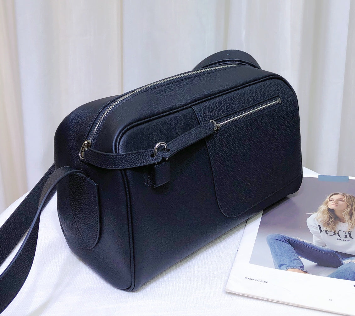 1XH69B (Fashionable leather bag )